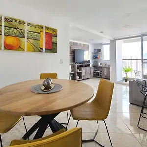 Modern High-rise 2/2 With View. Apartamento